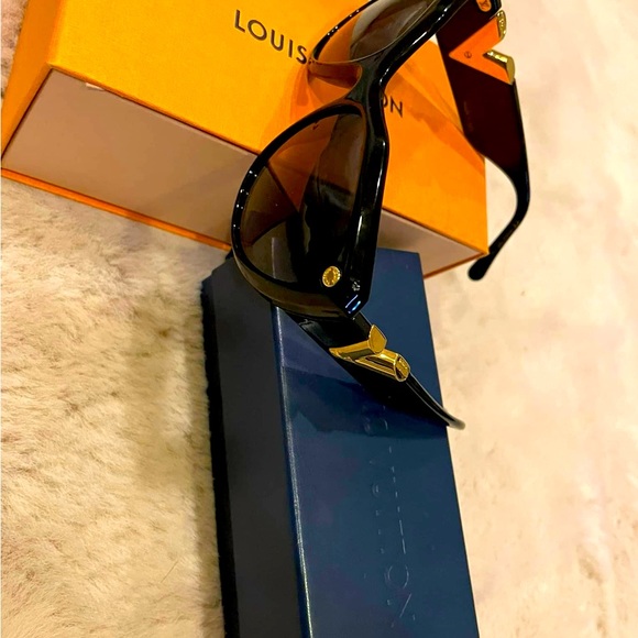 Louis Vuitton sun glasses - Picture 3 of 3